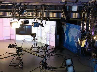 电视演播室设备聚光电路图片