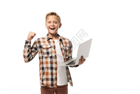 快乐的男孩拿着笔记本电脑图片