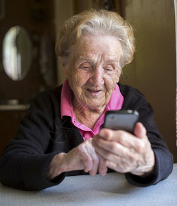 年纪大的女人打智图片