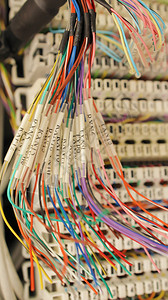 用于连接电话和计算机电缆电缆系统的非绝缘电话缆采用克朗踢图片