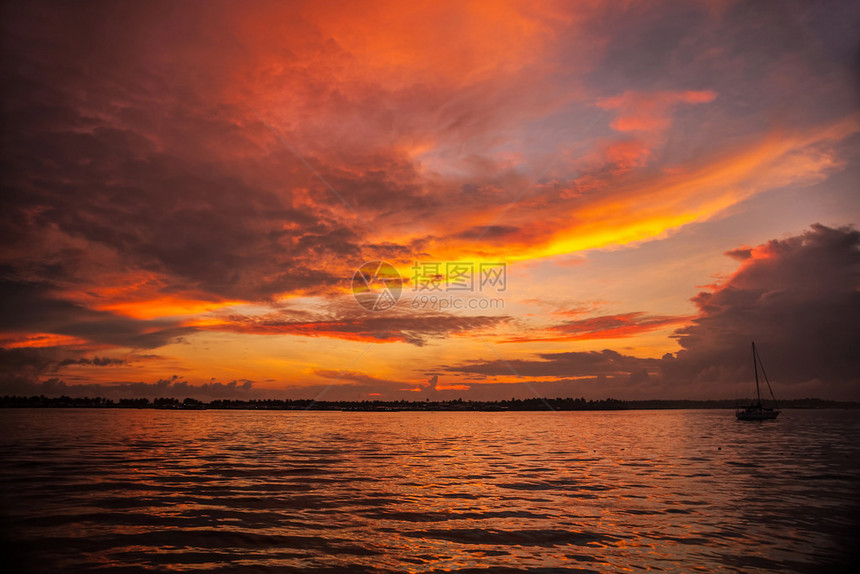 马来西亚沙巴海岸的日出图片