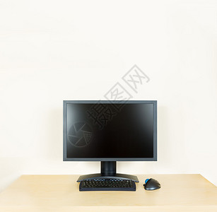 配有计算机监视器和键盘的普通浅色木制桌背景图片