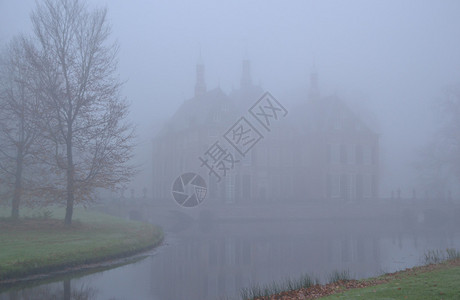 在荷兰沃尔肖顿的雾中Duivenvo图片