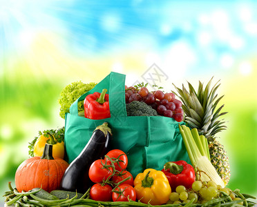 由多种有机蔬菜和水果组成均衡饮食图片
