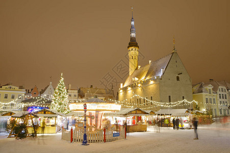 市政厅广场的圣诞市场图片