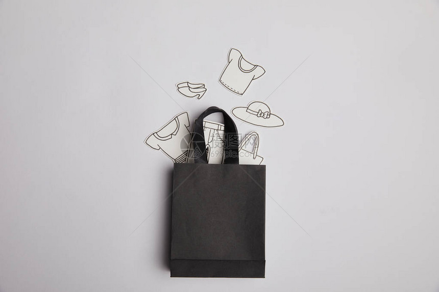 黑购物袋和灰色背景纸衣购物概图片