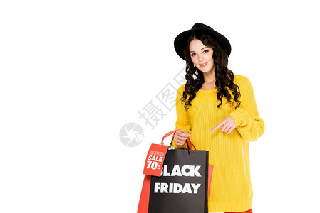 吸引有吸引力的顾客指着黑星期五销售的购物袋图片