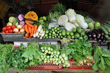 越南胡志明市BenTanh市场的蔬菜摊位图片