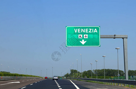 指示前往意大利威尼斯岛的路标背景图片