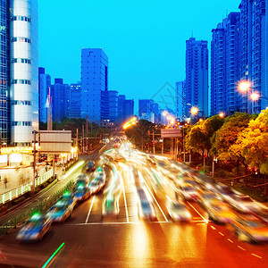 上海一个忙碌的夜晚交通堵图片