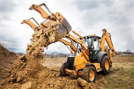 挖掘机在现场进行土方工程背景图片