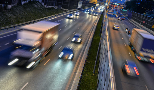 夜间前波兰六道车控图片