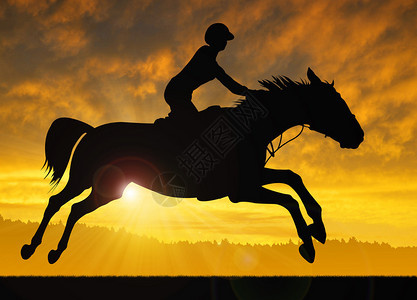 夕阳下骑马的骑手剪影图片