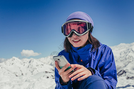 滑雪女人在智图片