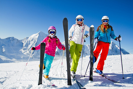 滑雪冬天的乐趣滑雪假期图片