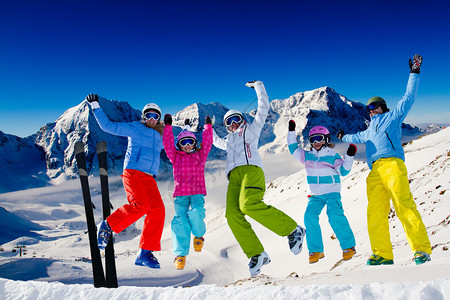 滑雪地和冬日的乐趣快乐图片