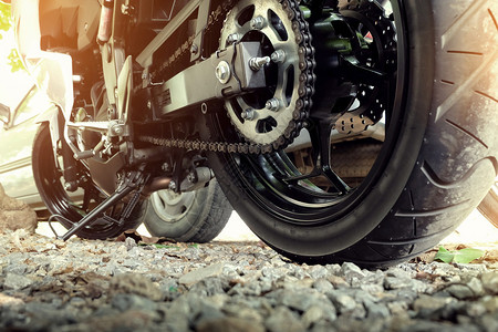 摩托车轮后链和轮背景图片