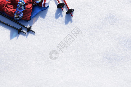 滑雪装备雪景背景图片