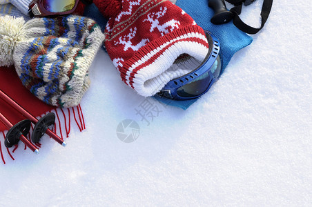 滑雪装备雪景背景图片