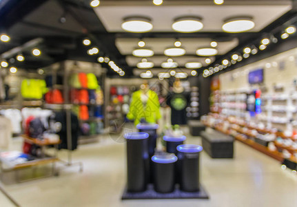 具有服装袋和鞋子购物概念的购物商场时装店简洁模背景图片