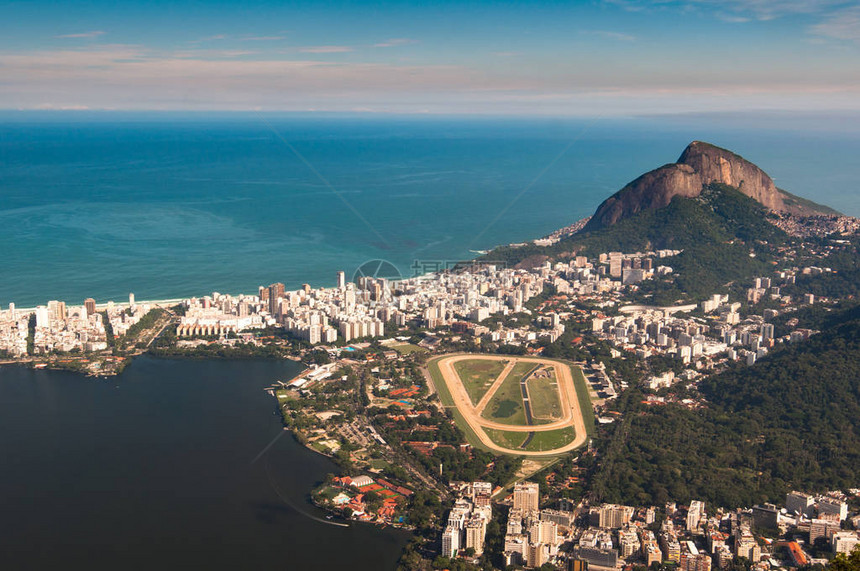 巴西里约热内卢Corcovado山的赛马俱乐部和Leblo图片