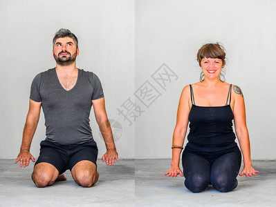合并二瑜伽学生展示不同瑜伽姿图片