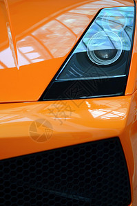 橙色跑车的细节图片