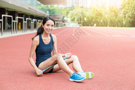 运动妇女用滚动棒图片