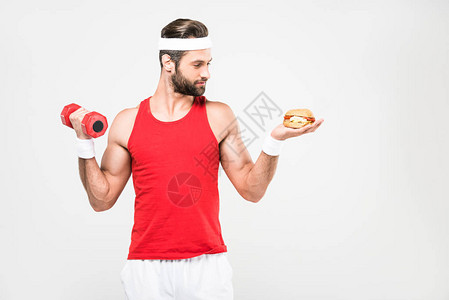 选择垃圾食品或运动健康生活方式的运动员图片