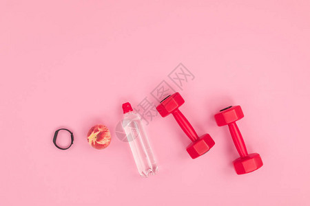 近视健身追踪器桃子瓶装水和粉红图片