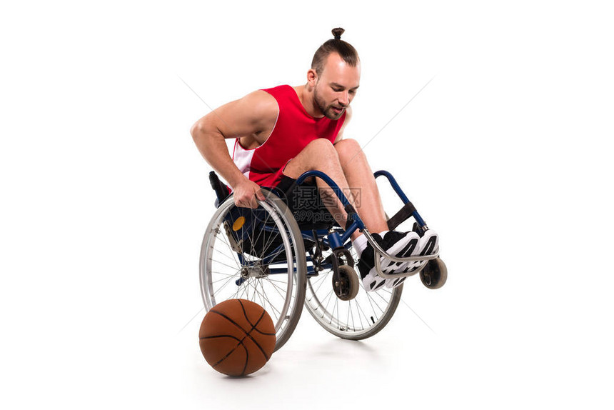 身穿运动服穿着轮椅的年图片