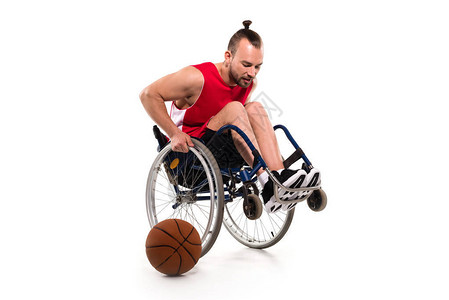 身穿运动服穿着轮椅的年背景图片