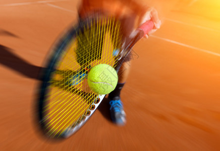 男网球员在行动图片