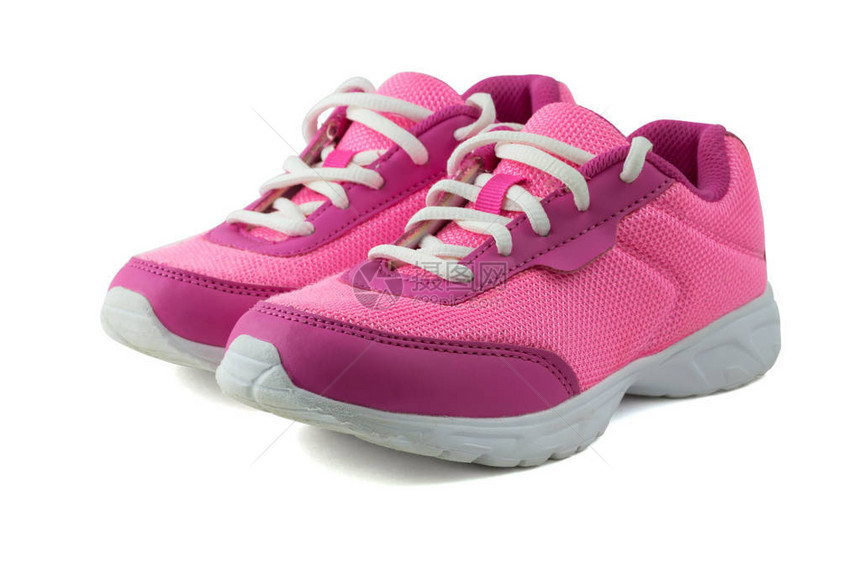 女式粉色运动鞋与白色鞋带隔离在白色背景漂亮舒适图片