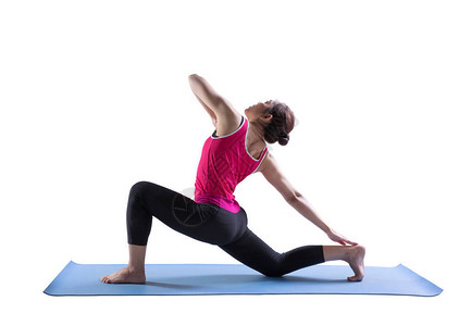 适合运动的妇女练习瑜伽Anjaneyasana锻炼图片