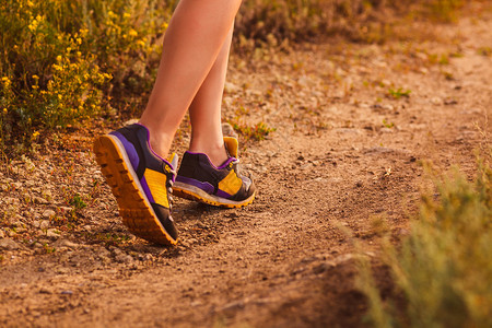 运动鞋女子大腿跑运动和图片