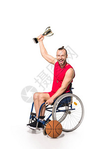 坐在轮椅上微笑残疾篮球运动员图片