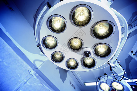 手术室有两台外科灯高清图片