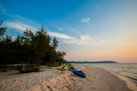 我会缩骨功泰国热带KohKood岛夏季风景白沙滩全景与椰子棕榈一起背景
