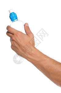 男子拿着一瓶水在白色背图片