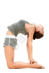 做瑜伽锻炼的健康女人的肖像图片