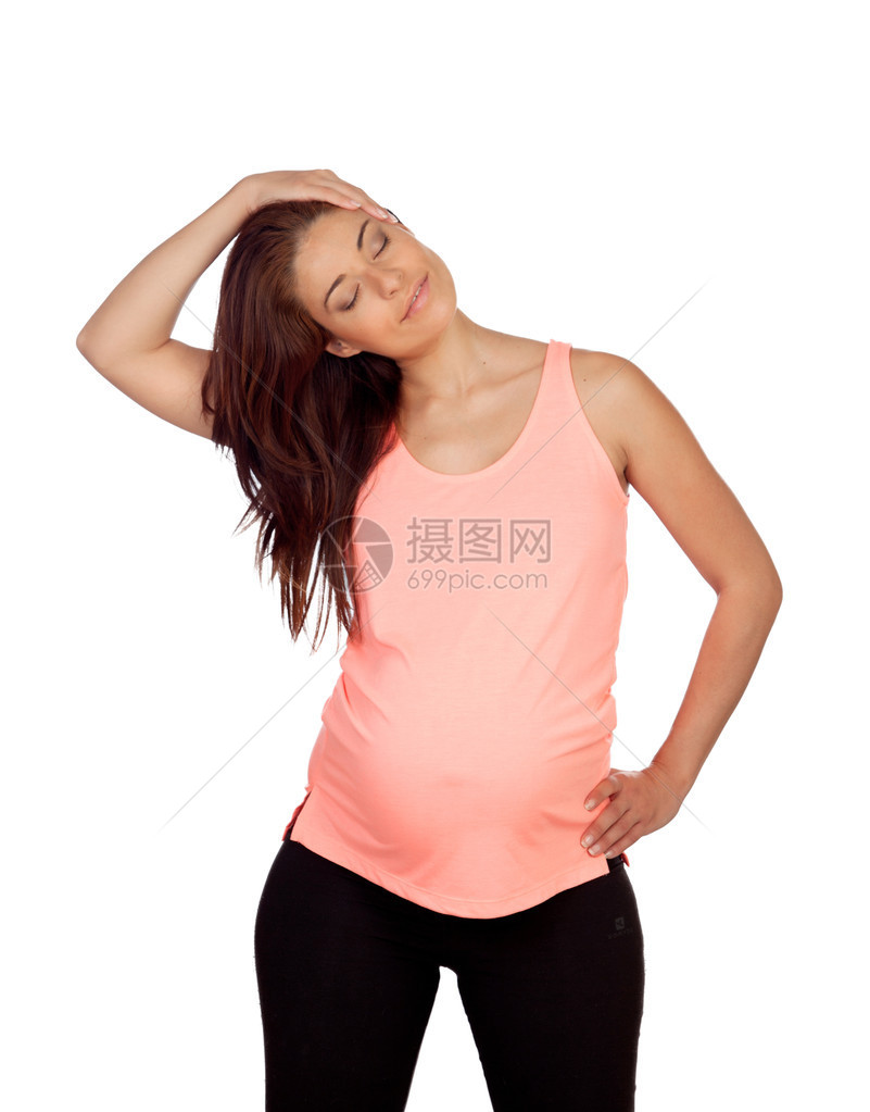 美丽的孕妇在白种背景上做伸图片