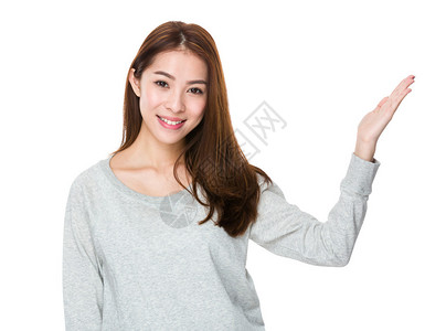 手牵的亚洲年轻女背景图片