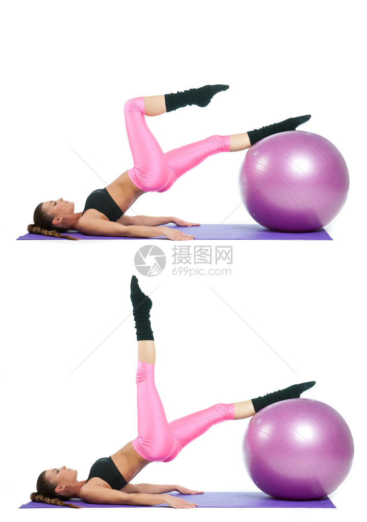 女人在普拉提球上伸展双腿图片