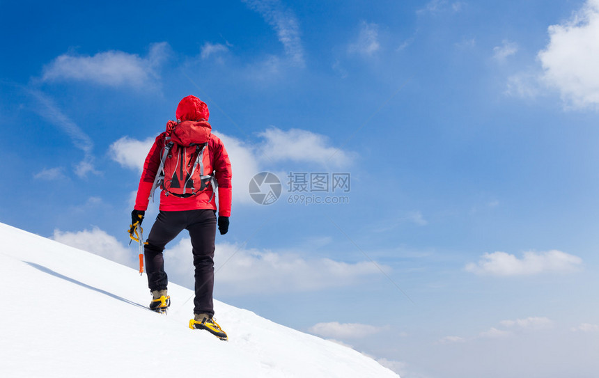 山徒沿着雪坡上山后视线西阿尔卑图片