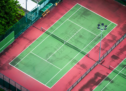 鸟瞰拍摄的旧网球场背景图片