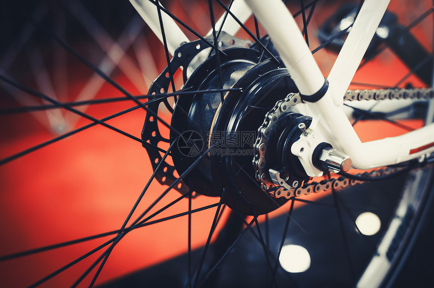 电机动自行车安装在轮子电机轮绿图片
