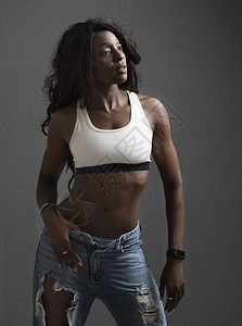 美丽的非洲黑人美裔黑人健身模型图片