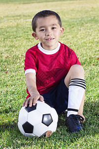 年轻西班牙裔足球图片