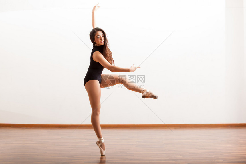美丽的芭蕾舞女图片